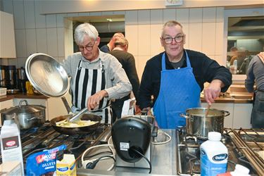 Negentien koks bereiden feestmenu - Lommel