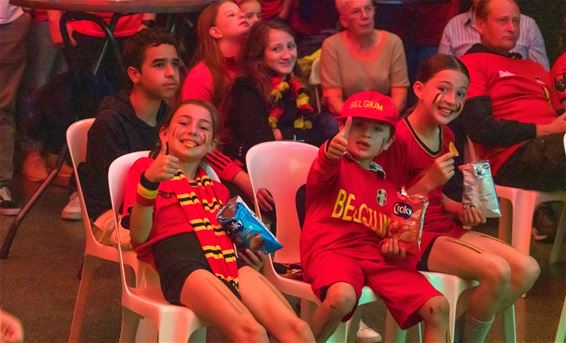 Feestje voor de eerste overwinning Rode Duivels - Leopoldsburg