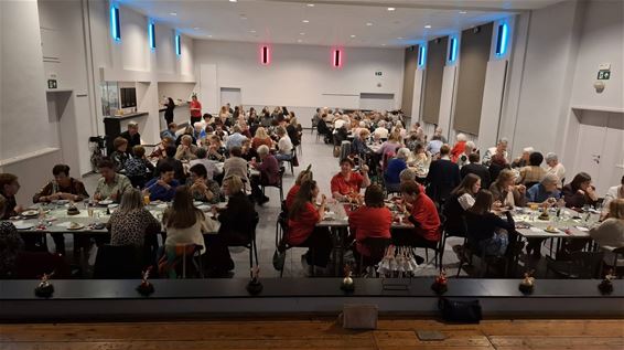 Ferm Sint-Huibrechts-Lille viert kerstfeest - Pelt