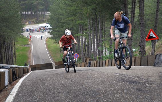 Fietsen op Ford-testbaan - Lommel