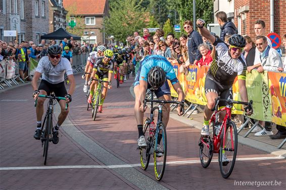 Fietsenmaker van Meeuwen wint Liller kermiskoers - Pelt & Oudsbergen