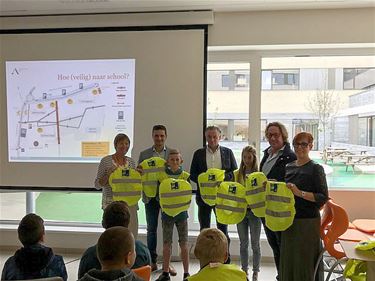 Fluo rugzakcovers voor schoolkinderen - Peer