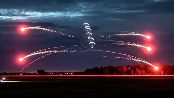 Flying Dragons sluiten Sunset Airshow af - Hechtel-Eksel & Leopoldsburg