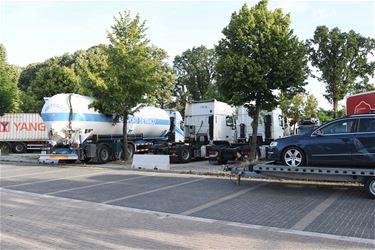 Foutgeparkeerde truckers op de bon - Beringen