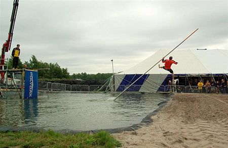 Foutloos fierljeppen op het BK - Hamont-Achel
