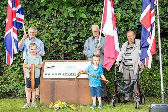 Gedenkplaat voor crash Whitley V T423 - Beringen