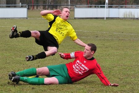 Gelijkspel in Neerpeltse derby - Neerpelt