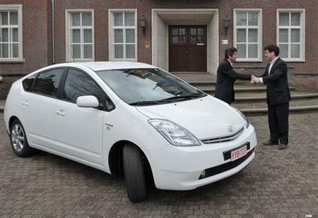 Gemeente koopt milieuvriendelijke dienstwagen - Overpelt
