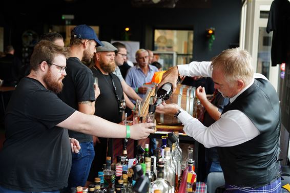 Genieten van whisky op Spirits Inn Beringen - Beringen