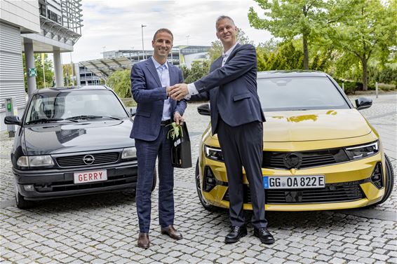 Gerry met zijn Opel ontvangen op hoofdkwartier - Beringen