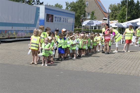 Geschenkje en gratis rondje op de kermis - Beringen