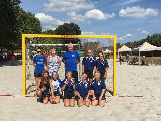 Geslaagd beachhandbaltoernooi - Overpelt