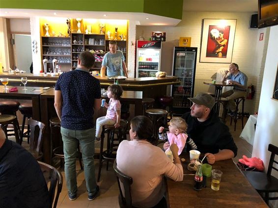 Geslaagd buurtfeest ondanks de regen - Hamont-Achel