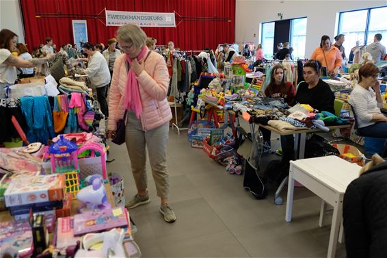 Geslaagde tweedehandsbeurs Gezinsbond - Beringen