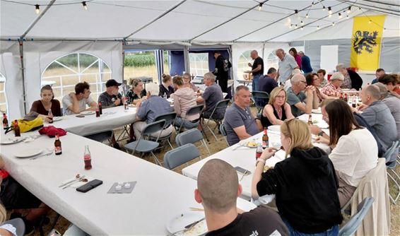 Gezellig buurtfeest in de Bloemenstraten (Holven) - Pelt