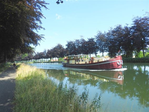 Gezellig op de boot op het kanaal - Neerpelt