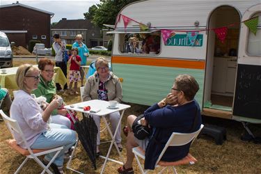 Gezellig samen aan de buurtbar - Beringen