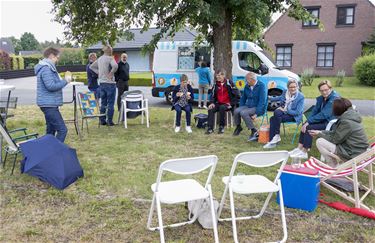 Gezellig samenzijn op het pleintje - Lommel