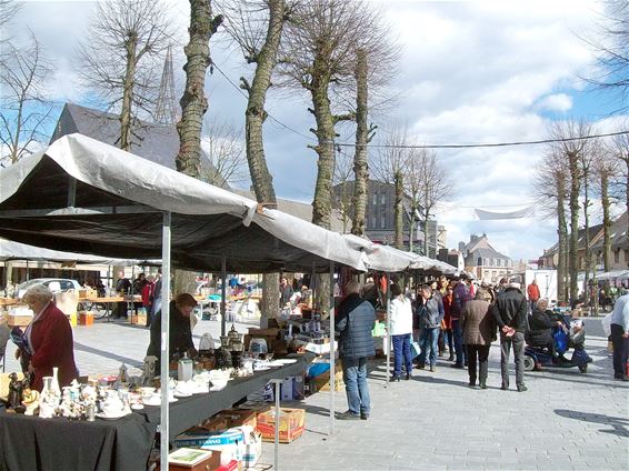 Gezellige drukte op de Teutenmarkt - Lommel