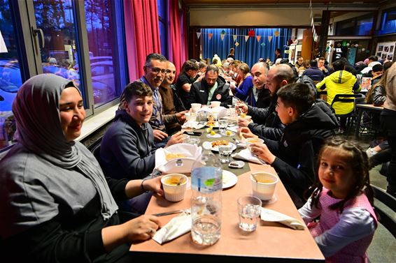 Gezellige iftar Steenveld - Beringen