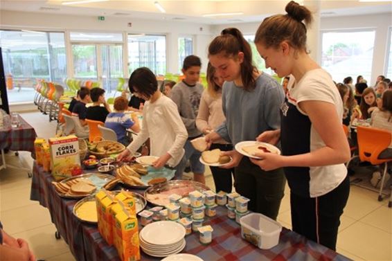 Gezond ontbijt in Agnetencollege - Peer