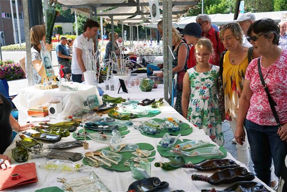 Glasmarkt op het Kerkplein - Lommel