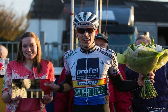 Glen Loenders wint open wielerwedstrijd - Neerpelt