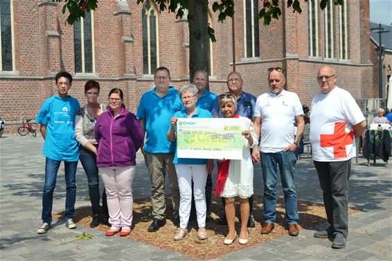 'Goede Doelen' overhandigen cheque aan Rode Kruis - Lommel