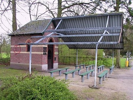 Graffiti op kapelmuur - Hamont-Achel