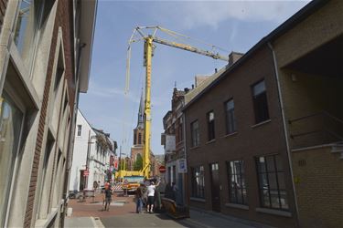 Grote kraan zorgt voor hinder in centrum - Beringen