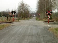 Halve slagbomen op overweg in Holenweg - Neerpelt