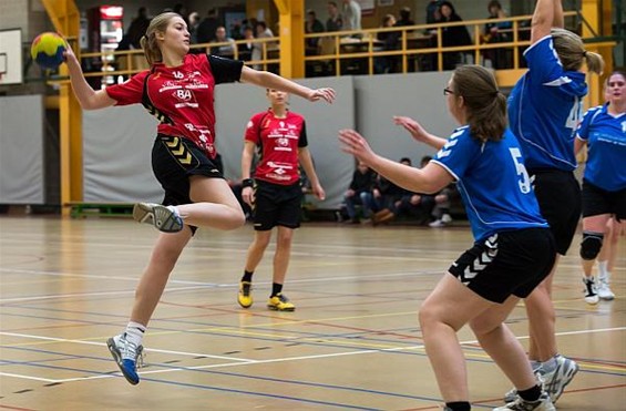 Handbal: spannend, ook bij de dames - Neerpelt