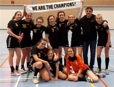 Handbalmeiden Hades vieren dubbel kampioenschap - Hamont-Achel