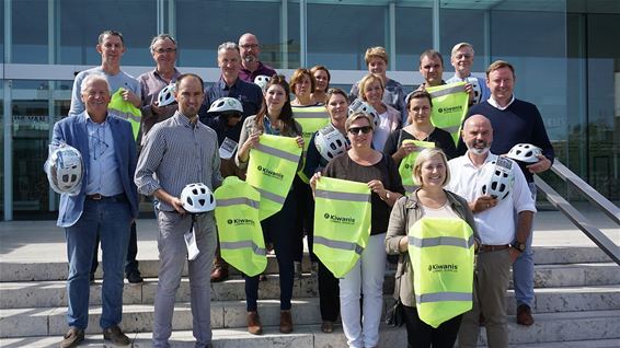 Helmpjes en hesjes voor een veiliger verkeer - Lommel