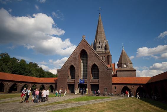 Herbestemming gezocht voor drie Beringse kerken - Beringen
