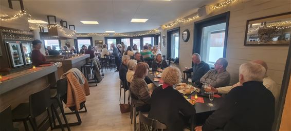 Herentstraat heft het glas op het nieuwe jaar - Pelt