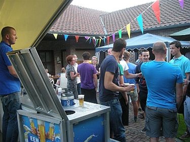 Het bier vloeide rijkelijk in de Kremersstraat - Overpelt