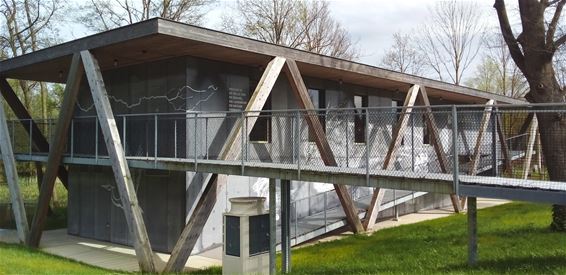 Het Dommelhuis en water - Peer
