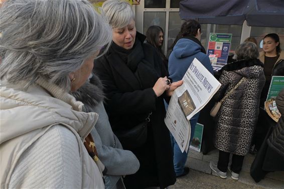 Het Dwaaste Nieuws op de Beringse markt - Beringen