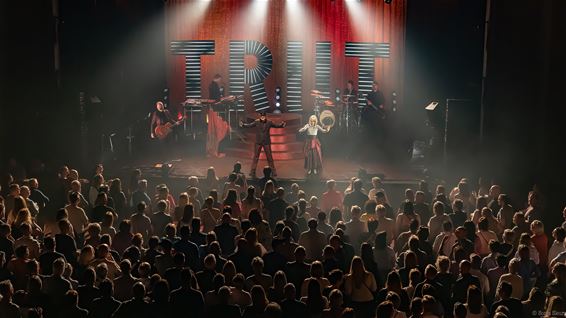 Het enorm koninklijk ongelooflijk theater - Pelt