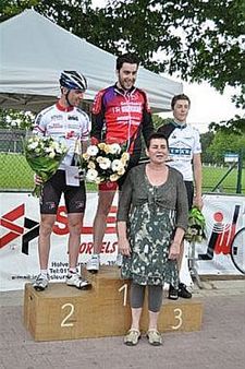 Het podium en het bloemenmeisje - Overpelt