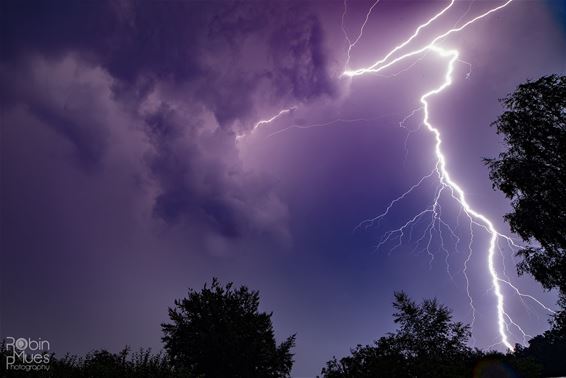 Hevig onweer geeft mooie beelden - Lommel