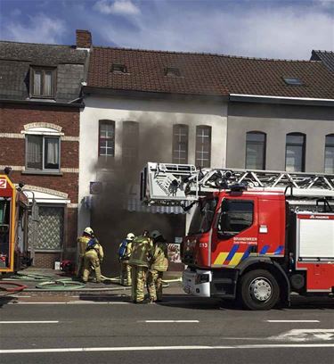 Hevige brand in Bulgaarse winkel - Beringen