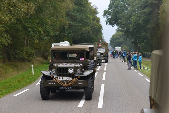 Historische colonnes trekken door Lommel - Lommel