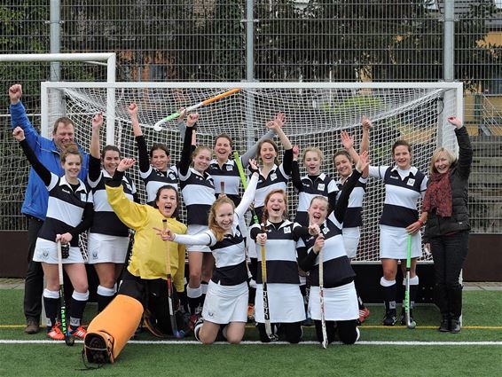 Hockey: Phoenixdames stevenen naar titel - Neerpelt