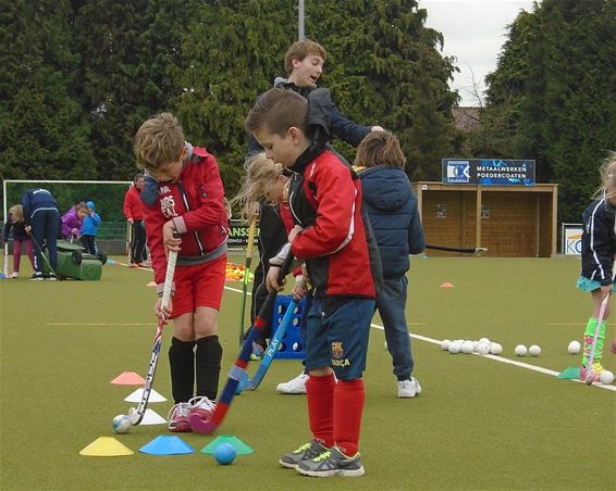 Hockeypaaskamp begonnen - Neerpelt