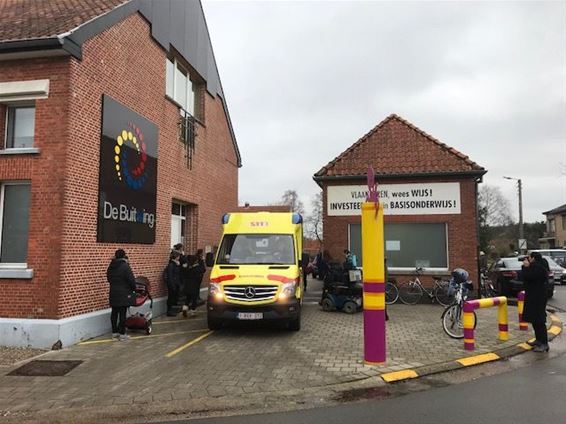 Hond op speelplaats: 3 kinderen naar ziekenhuis - Beringen