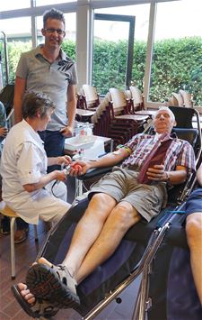 Honderdste bloedgift Erik Jansen - Lommel