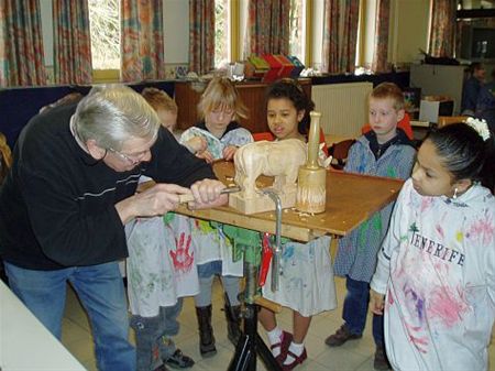 Houtsnijles in de school - Hamont-Achel