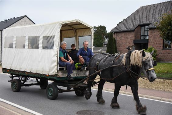 Huifkartocht voor bewoners Prinsenhof - Beringen